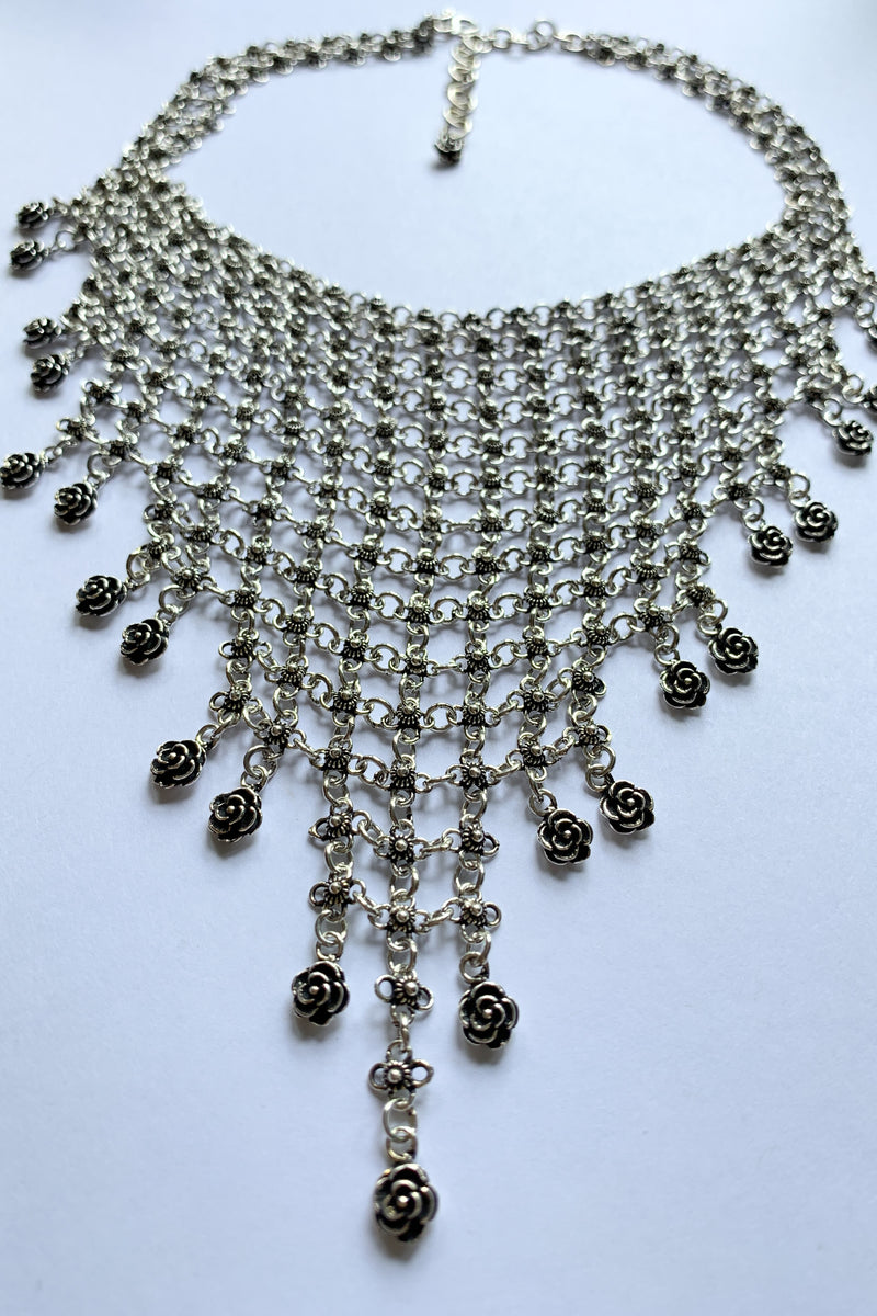 Lovisa Silver Tone Chain Mesh Necklace. Bib Type. 